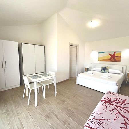 Case Vacanze "Bianco Mare" Порто-Пино Экстерьер фото