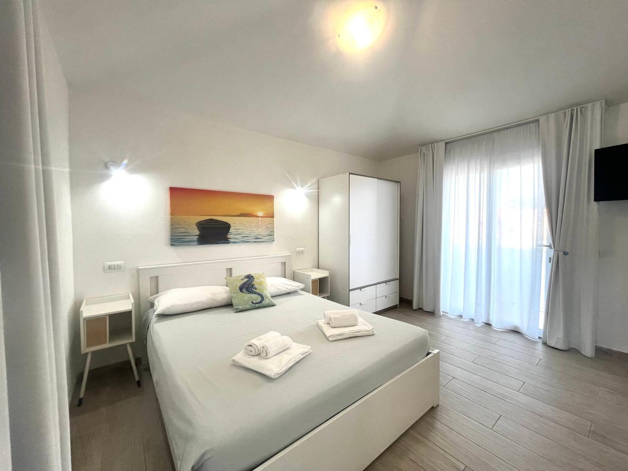 Case Vacanze "Bianco Mare" Порто-Пино Экстерьер фото